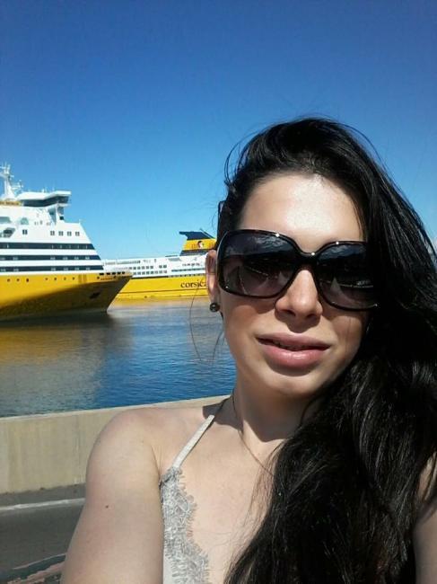 Angeline une belle étudiante exotique